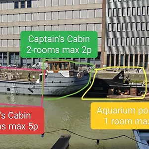 Bateau-hôtel De Coaster & Aquarium Ponton